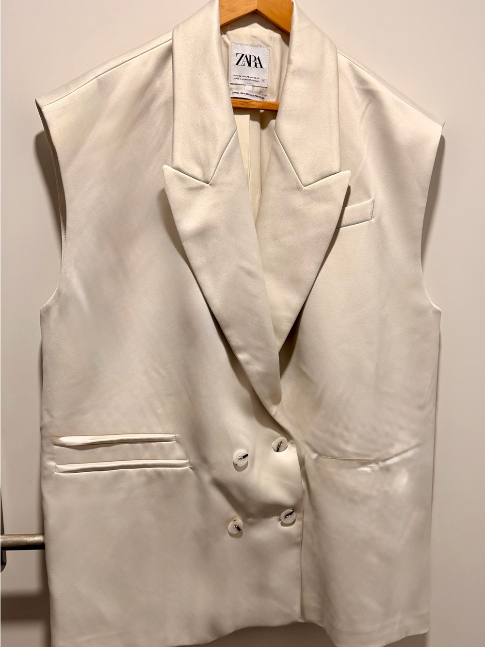 Stylish boxy Zara Ivory Double-Breasted Sleeveless Blazer Vest